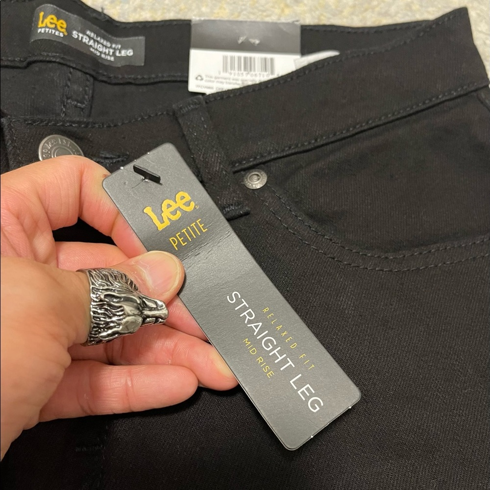 NWT Women’s Size 8 Relaxed Fit Straight Leg Mid Rise Jeans In Black - Picture 9 of 12